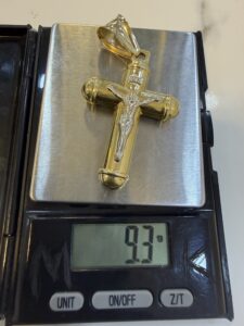 18 Karat Gold Cross Pendant (9.3g)