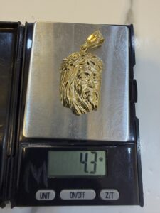 18 karat Gold Jesus Piece Pendant (4.3g)