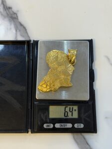 18 Karat Gold Africa Pendant 6.4g