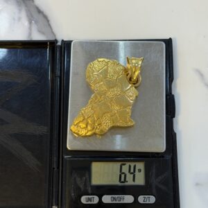 18 Karat Gold Africa Pendant 6.4g