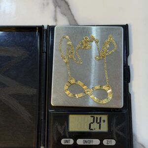 18 Karat Gold Infinity Necklace 2.4g